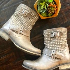 NIB-STEVE MADDEN Monicaa Studded Leather Boots- Size 8